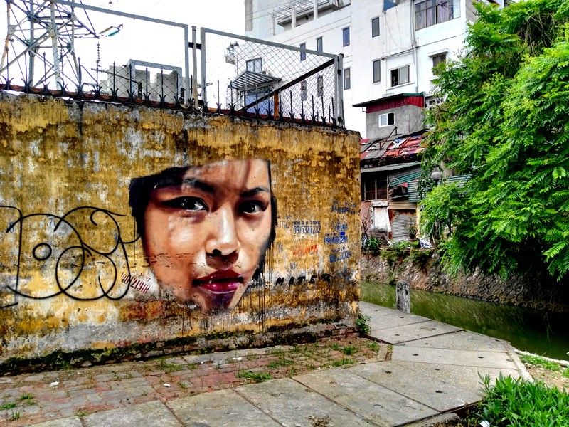 A najít se dá i nějaký ten street art, Hanoj, Vietnam