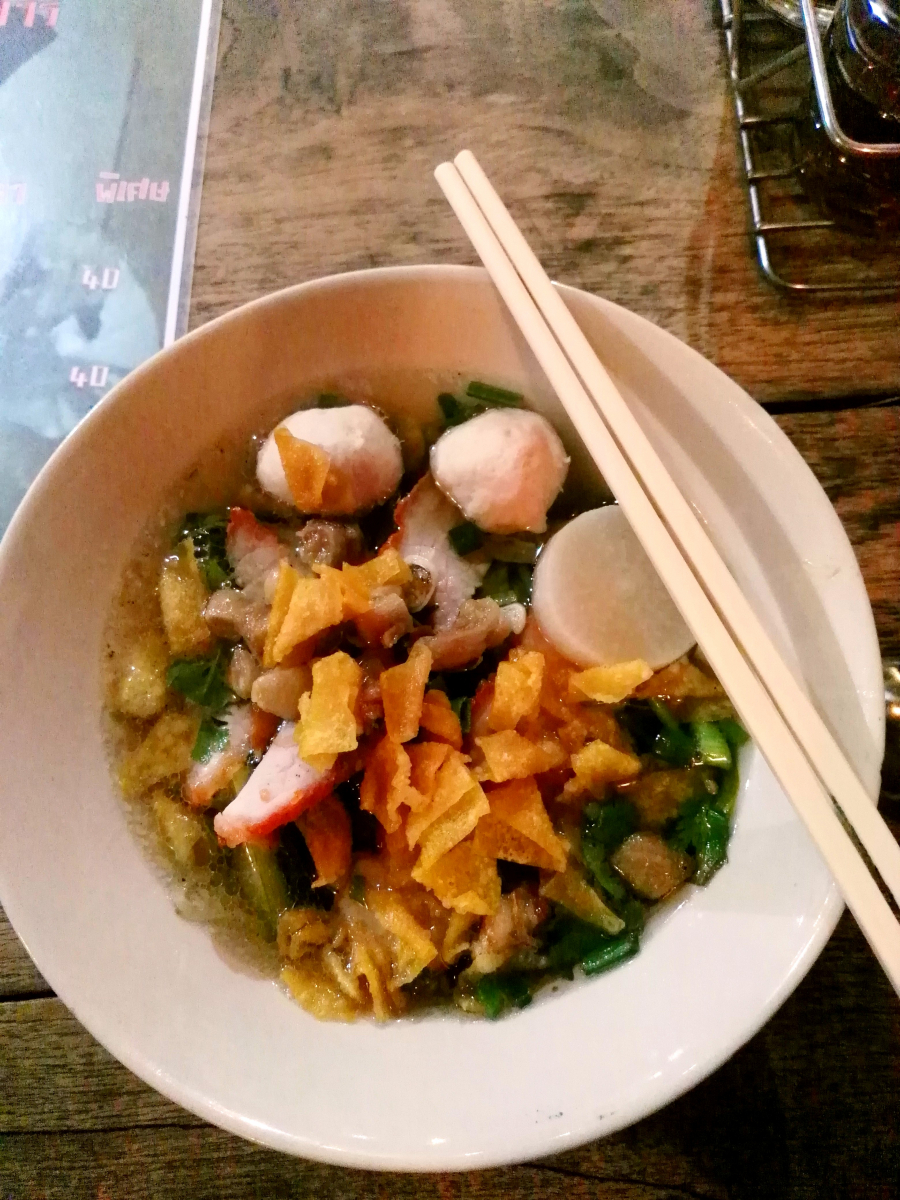 Asi nejlepší nudlová polévka, kterou jsem kdy v Thajsku jedla, Kanchanaburi, Thajsko