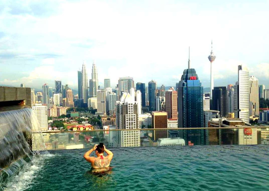 Parádní střešní bazén v Regalia Residence Suites, Kuala Lumpur,  Malajsie