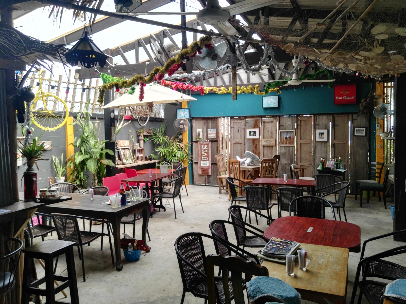 Naše strašidelné ubytko v baru, Prahuap Khiri Khan, Thajsko