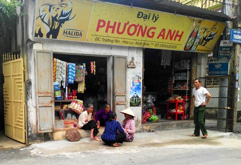 Život na ulici u Hoa Lu ancient capital, Tam Coc, Ninh Binh, Vietnam