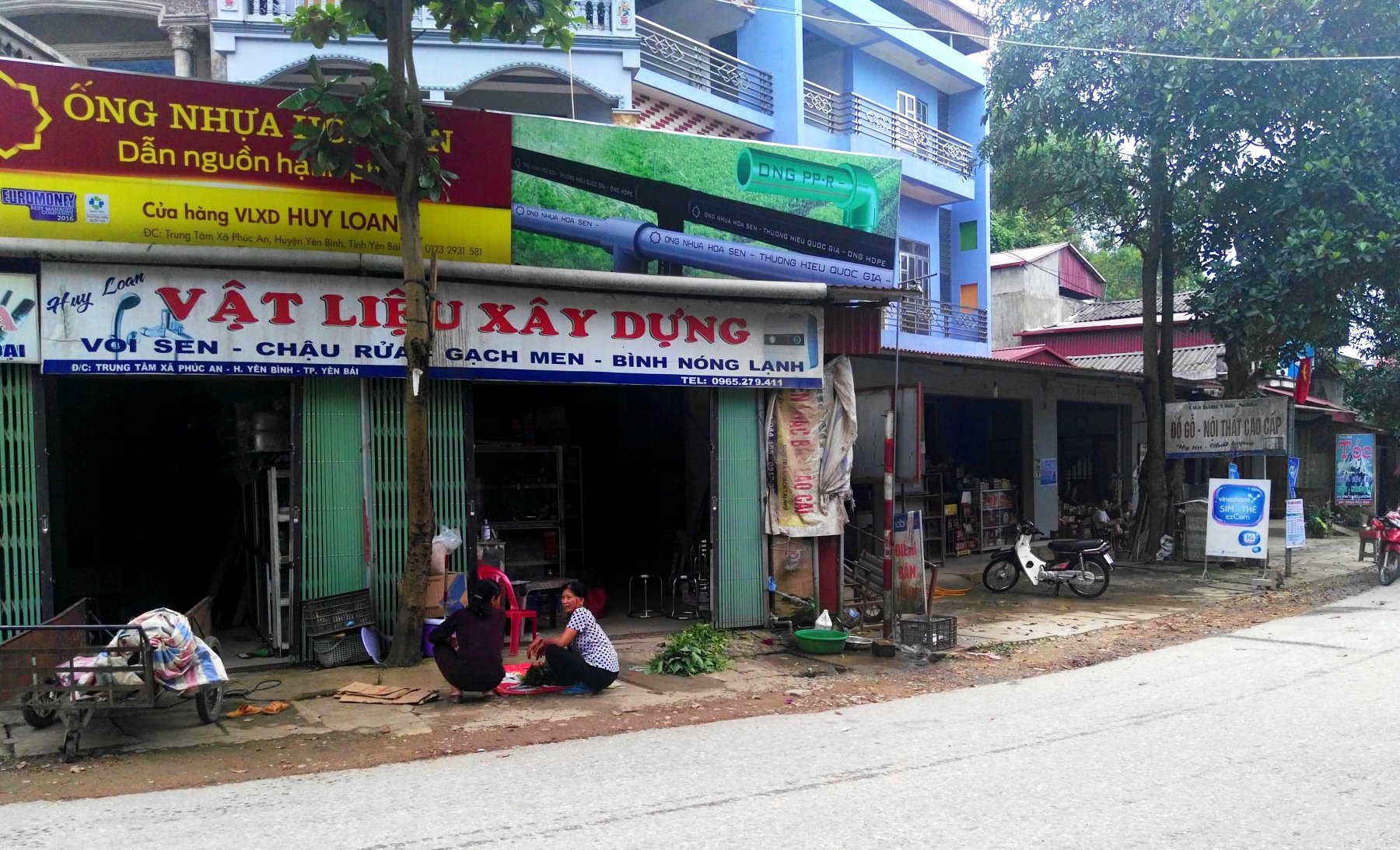 Tradiční obchod na vesnici, Yen Binh, Vietnam