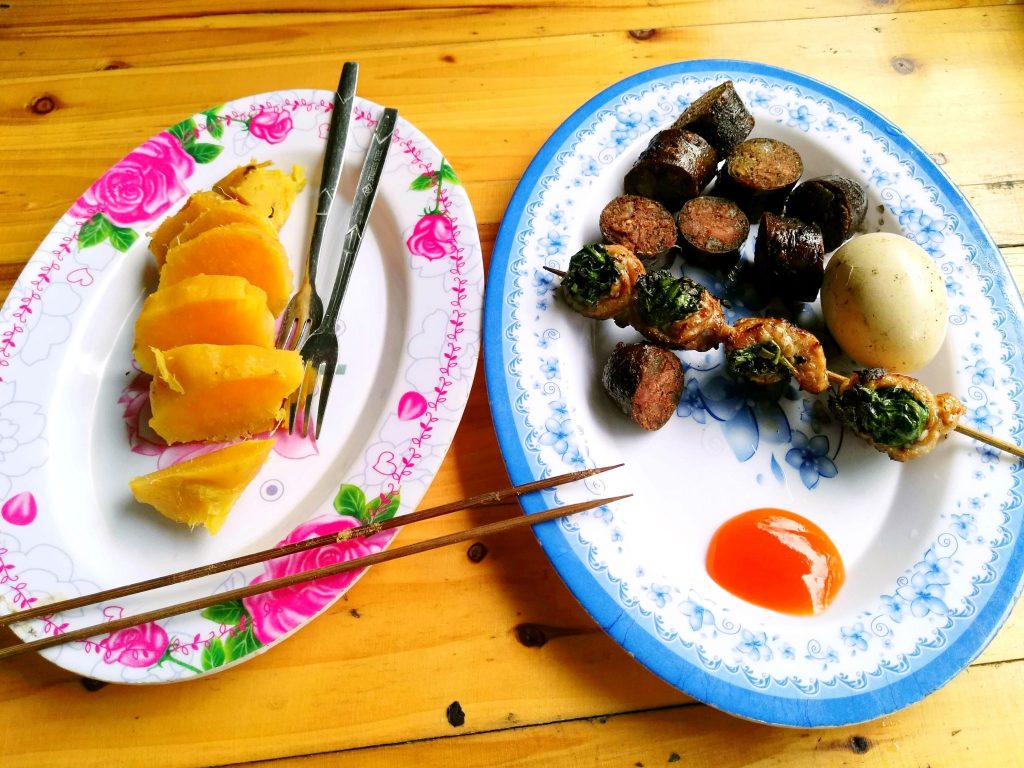Jednoduché a přesto geniální jídlo z grilu, Sa Pa, Vietnam